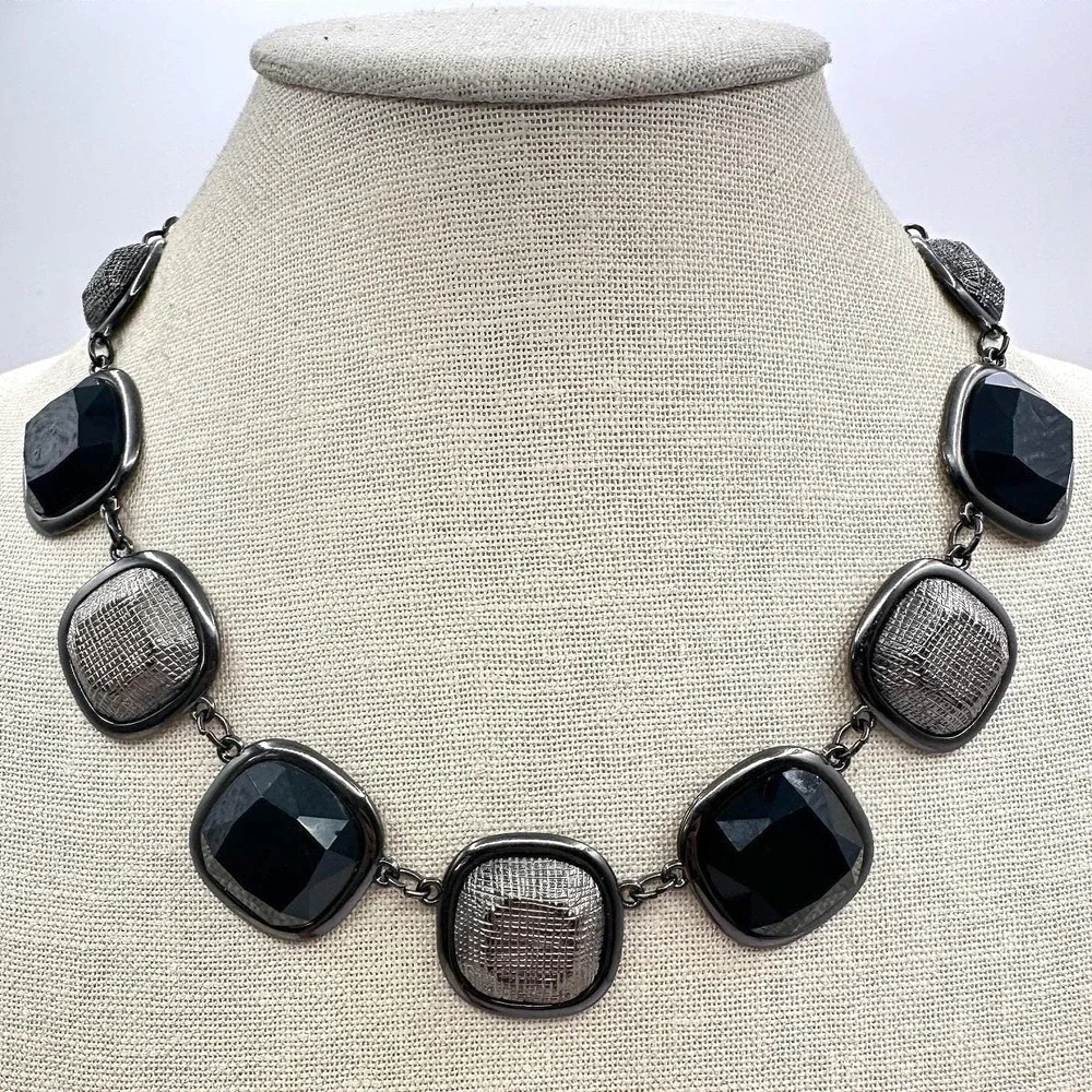 Vintage Gunmetal Tone Black Faceted Acrylic‎ Mesh Pillow Station Collar Necklace